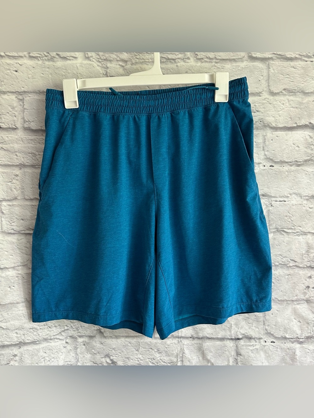 PREOWNED LULULEMON MENS ATHLETIC SHORTS BLUE SIZE XL